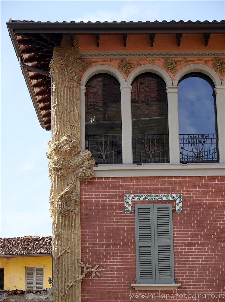 Caravaggio (Bergamo, Italy) - Detail of one of the buildings overlooking Piazza Santi Fermo and Rustico.